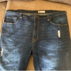 Excellent Preowned Condition Wrangler Distressed look Straight Leg Jeans Size 42